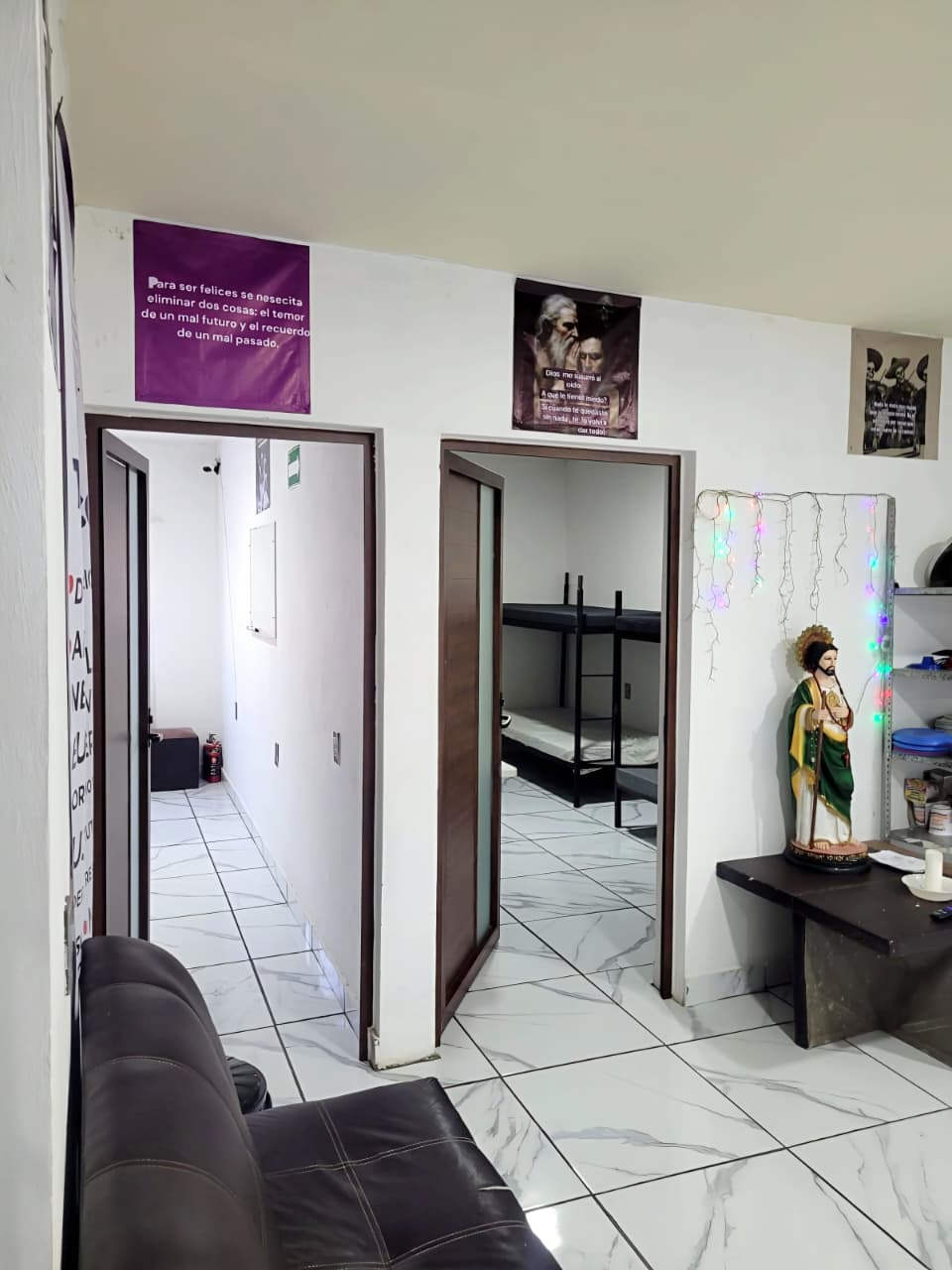 Entrada a dormitorios del Centro de Rehabilitación La Sagrada Familia